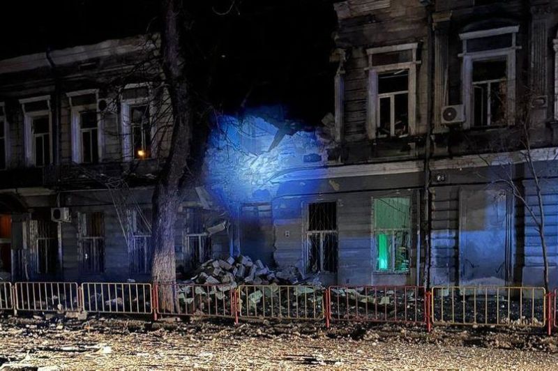 Одеса: чергова нічна атака "шахедами" - пошкоджені будинки та навчальний закла