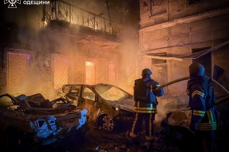 Одеса: нічний обстріл - є руйнвання інфрастурктури та постраждалі